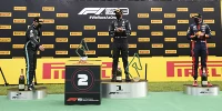 Foto zur News: Pokale auf Roboter-Boxen: Lewis Hamilton findet&#039;s übertrieben
