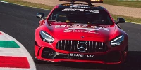 Foto zur News: Mugello: Mercedes erweist Ferrari mit rotem Safety-Car die Ehre
