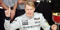 Foto zur News: Mika Häkkinen: Das Härteste am WM-Titel 1998 war die Tour danach