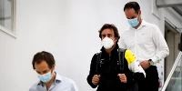 Foto zur News: Fernando Alonso: Erster Auftritt in Renault-Fabrik in Enstone