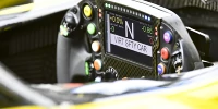 Foto zur News: Warum das Lenkrad-Display bei F1-Nachtrennen gedimmt wird