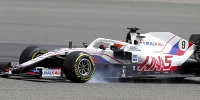 Foto zur News: Bahrain-Test: Nikita Masepin fängt Crash bei Giovinazzi-Verfolgung ab