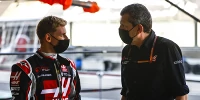 Foto zur News: Günther Steiner: Erst durch Mama Corinna von Micks Sitzproblem erfahren