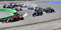 Foto zur News: Formel-1-Teamchefs: 23 Rennen sind zu viele!