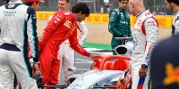 Foto zur News: Carlos Sainz: &quot;Das ist die Millionen-Dollar-Frage im Fahrerlager&quot;