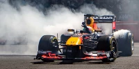 Foto zur News: Formel-1-Showrun vor 130.000: Sergio Perez heizt Fans in Mexiko-Stadt ein