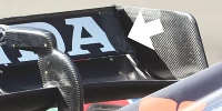 Foto zur News: Sergio Perez: Habe Verstappens kaputten Heckflügel gekriegt!