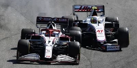 Foto zur News: Frontflügel-Schaden: Mick Schumacher macht Duell mit Kimi Räikkönen wahr
