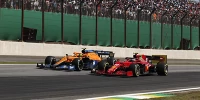 Foto zur News: Startkollision der beiden Kumpels: Sainz und Norris rätseln über Schuldfrage
