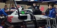 Foto zur News: Nach Transportproblemen: Haas startet verspätet in Formel-1-Test in Bahrain