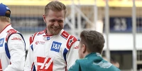 Foto zur News: &quot;Lutsch mir die Eier&quot;: Magnussen und Hülkenberg wieder Freunde!