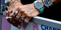 Foto zur News: Dreimal &quot;nein&quot;: Lewis Hamilton gibt in Piercing-Frage nicht klein bei
