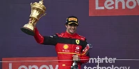 Foto zur News: Erster Sieg im 150. Rennen: Nur ein Fahrer wartete länger als Carlos Sainz