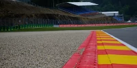 Foto zur News: Neues Kiesbett: Start in Spa muss "vorsichtiger" ausfallen, sagt Verstappen