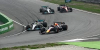 Foto zur News: Motormodus: Darum hatte Hamilton beim Neustart keine Chance