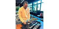 Foto zur News: Lewis Hamilton versteigert signierte Heckflügelendplatte seines WM-Mercedes