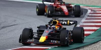 Foto zur News: Max Verstappen wägt ab: Mercedes oder Ferrari Hauptrivale für 2023?