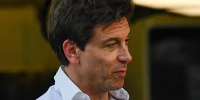 Foto zur News: Toto Wolff: Gegen Red Bull sehen wir alle aus wie Formel-2-Teams