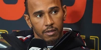 Foto zur News: Dauert Lewis Hamiltons neuer Mercedes-Vertrag deswegen so lang?