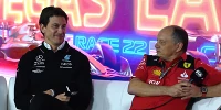 Foto zur News: In PK geflucht: Wolff und Vasseur von der FIA offiziell verwarnt!
