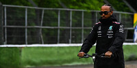 Foto zur News: Lewis Hamilton freut sich: Mercedes hat bald noch tolle Updates
