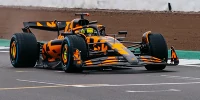 Foto zur News: In Tarnlackierung: McLaren zeigt neuen MCL39 bei Shakedown in Silverstone!