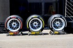 Foto zur News: Was beim Pirelli-Reifentest mit McLaren und Aston Martin in Spa passiert