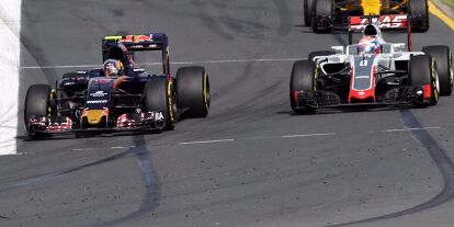 Foto zur News: Carlos Sainz, Romain Grosjean