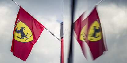 Foto zur News: Ferrari-Fahne auf Halbmast