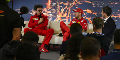 Foto zur News: Mattia Binotto, Sebastian Vettel