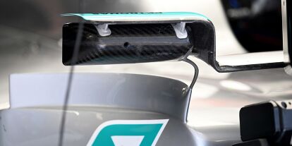 Foto zur News: Rückspiegel Mercedes F1 W13 E Performance