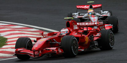 Foto zur News: Kimi Räikkönen, Lewis Hamilton