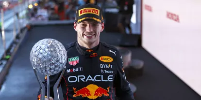 Foto zur News: Max Verstappen (Red Bull) feiert seinen zweiten WM-Titel