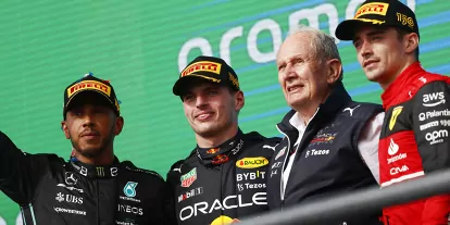 Foto zur News: Lewis Hamilton, Max Verstappen, Helmut Marko, Charles Leclerc