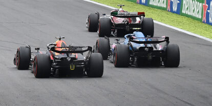 Foto zur News: Valtteri Bottas (Alfa Romeo), Esteban Ocon (Alpine) und Max Verstappen (Red Bull) beim Formel-1-Rennen in Brasilien 2022