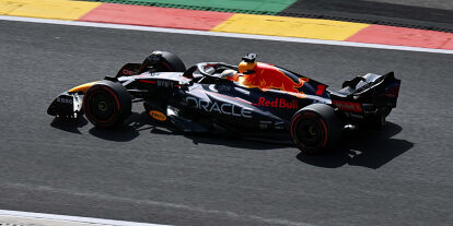 Foto zur News: Max Verstappen (Red Bull RB18) beim Formel-1-Rennen in Belgien 2022