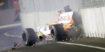 Foto zur News: Nelson Piquets Unfall beim Großen Preis von Singapur 2008
