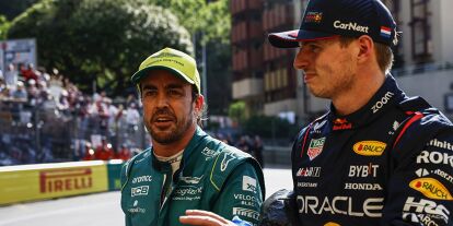 Foto zur News: Fernando Alonso, Max Verstappen