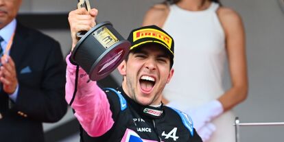 Foto zur News: Esteban Ocon bejubelt Platz drei beim Formel-1-Rennen in Monaco 2023