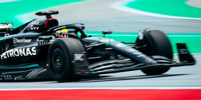 Foto zur News: Mick Schumacher (Mercedes W14) beim Pirelli-Reifentest in Barcelona
