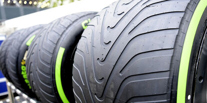 Foto zur News: Intermediate-Reifen von Pirelli