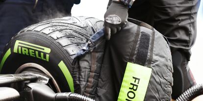 Foto zur News: Pirelli-Intermediate mit Heizdecken