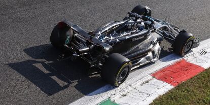 Foto zur News: George Russell im Mercedes W14 im Formel-1-Rennen in Monza 2023