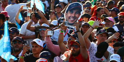 Foto zur News: Fans von Sergio Perez beim GP Mexiko in Mexiko-Stadt