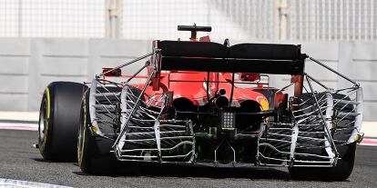 Foto zur News: Ein Formel-1-Ferrari bei Testfahrten mit Sensoren am Heckflügel