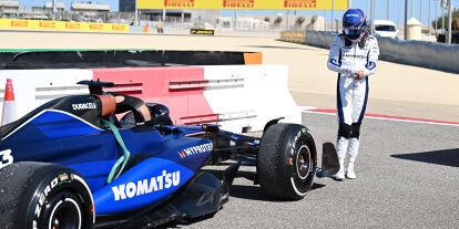 Foto zur News: Alexander Albon (Williams FW46) beim Formel-1-Test in Bahrain 2024