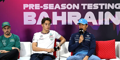 Foto zur News: Fernando Alonso, George Russell, Alexander Albon