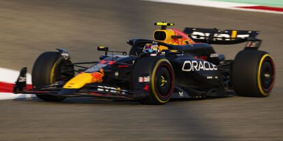 Foto zur News: Sergio Perez (Red Bull RB20) bei den Formel-1-Testfahrten in Bahrain 2024