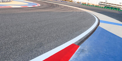 Foto zur News: Drainage auf der Formel-1-Strecke in Bahrain