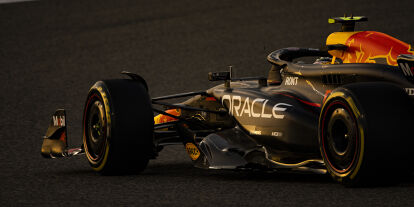 Foto zur News: Sergio Perez (Red Bull RB20) bei den Formel-1-Testfahrten in Bahrain 2024